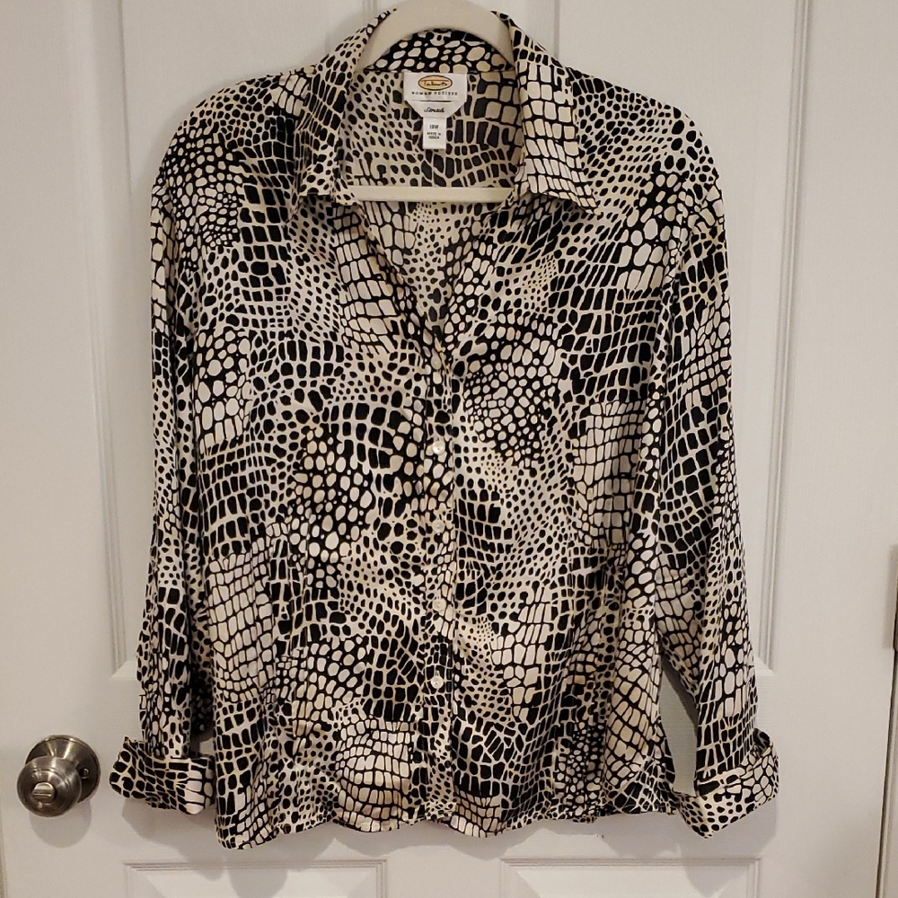 Talbots Black and White Patterned Button Down Shirt